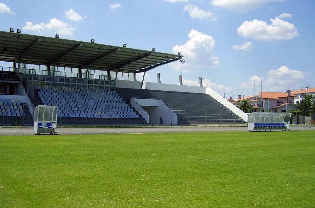 Liderança da Série A – manutenção do Campeonato da Divisão de Honra disputa-se este domingo no Estádio Municipal de Mangualde