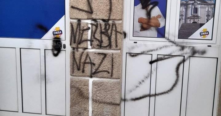 Sede do Chega vandalizada com simbolo nazi